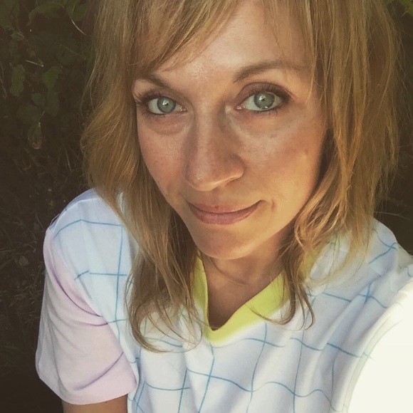 Meet your Posher, Amanda - Picture 2 of 2